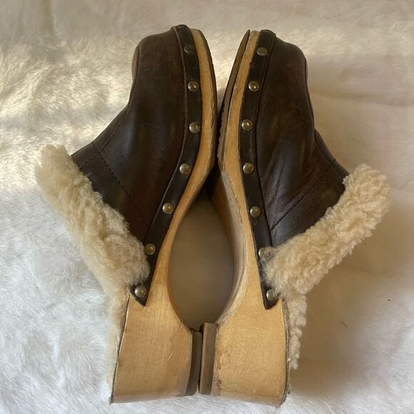 Ugg dark brown clogs with studs sheepskin lining size 5 - Picture 10 of 10